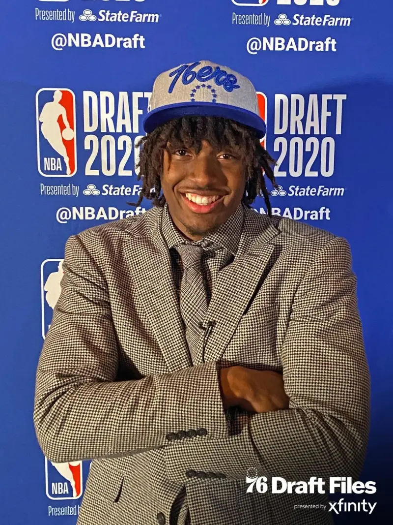 ESPN直播-76人官媒晒照回顾：我们在20年选秀大会中选中马克西